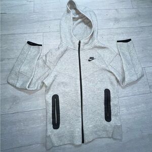 Nike tech hoodie  Boys size MEDIUM 7-8 years old  grey
